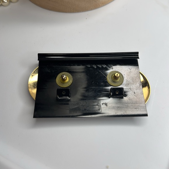 Vintage   80s Vittoria    Gold Tone &  Black  Enamel  Earrings-Initial “T” - Picture 3 of 4